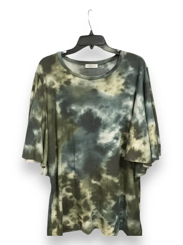 Top Short Sleeve By Chicsoul In Green, Size: 1x