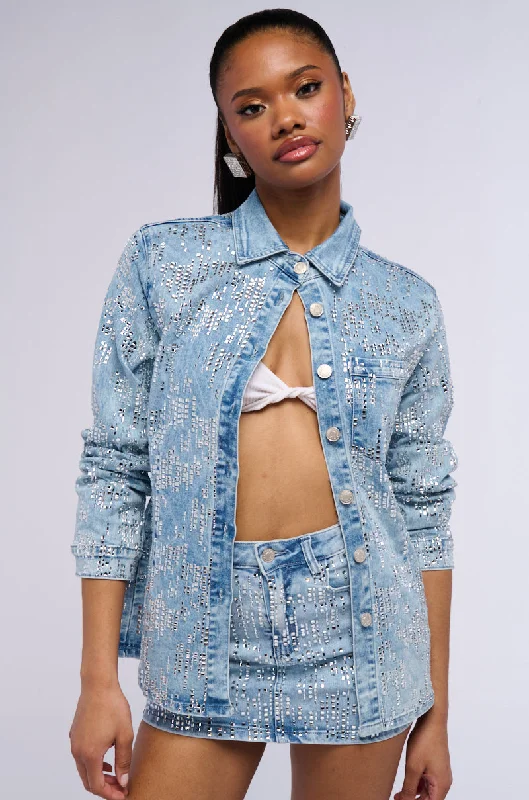 FROM DAY TO NIGHT DENIM BUTTON DOWN SHIRT